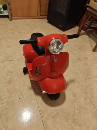 Moto Eléctrica Infantil Roja VESPA