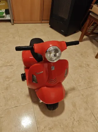 Moto Eléctrica Infantil Roja VESPA