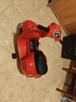 Moto Eléctrica Infantil Roja VESPA