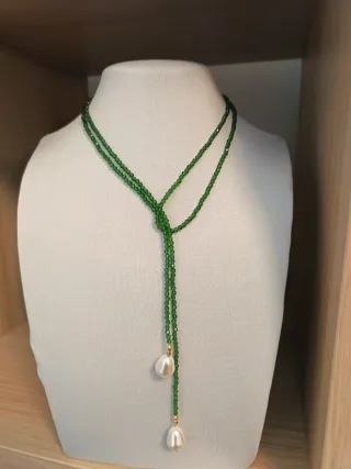 Collana sciarpa con perle e cristalli verdi