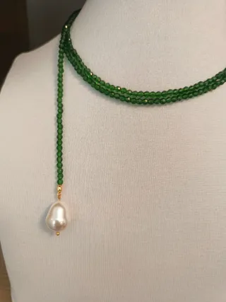 Collana sciarpa con perle e cristalli verdi