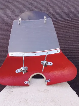 Cúpula Vespa Roja y Transparente