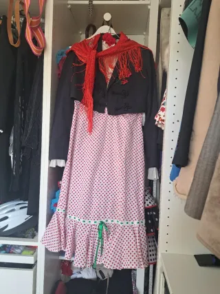 Traje de flamenca rojo y blanco