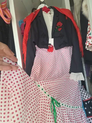 Traje de flamenca rojo y blanco