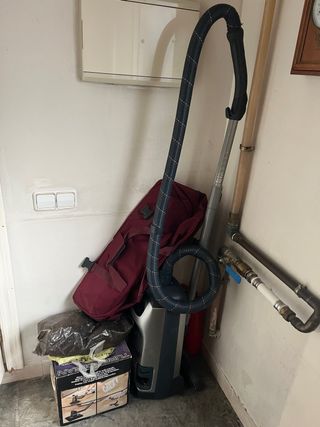 Aspiradora Lux con bolsa y aplicador