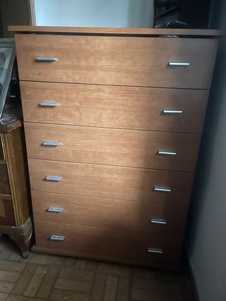 Cómoda de madera nueva