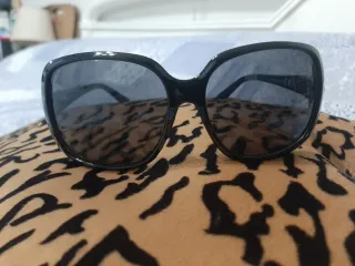 Occhiali da sole Gucci neri e oro