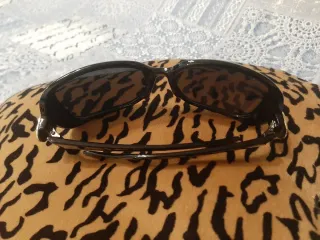 Occhiali da sole Gucci neri e oro