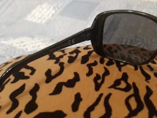 Occhiali da sole Gucci neri e oro