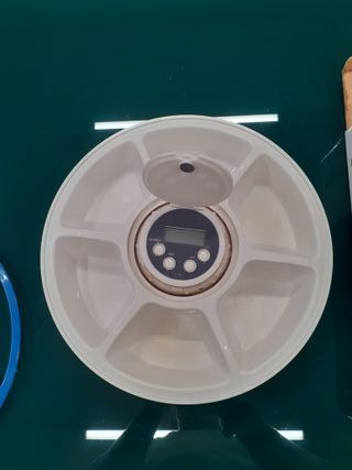 Erogatore di cibo con timer Radames