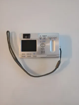 Cámara Digital Pentax Optio S Plata.