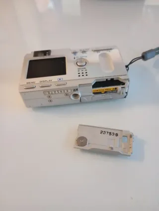 Cámara Digital Pentax Optio S Plata.