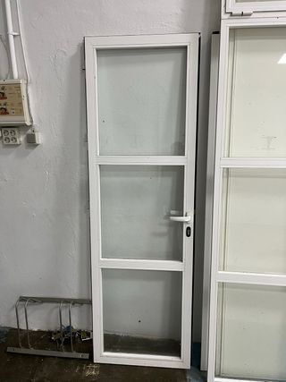 Puerta de entrada de aluminio