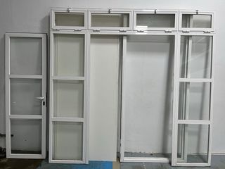 Puerta de entrada de aluminio