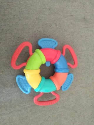 Juguete sensorial para bebés a partir de 6 meses.