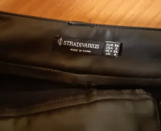 Falda efecto piel con cinturón Talla 34