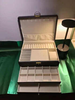 Portagioie grande nero con scomparti