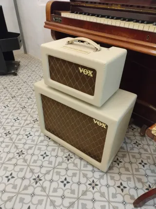 Cabezal Vox AC4TVH + Pantalla Vox V112TV