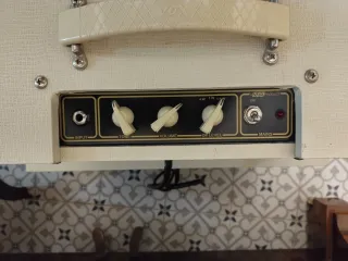 Cabezal Vox AC4TVH + Pantalla Vox V112TV