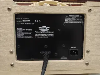 Cabezal Vox AC4TVH + Pantalla Vox V112TV