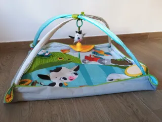 Gimnasio bebé con arco y juguetes