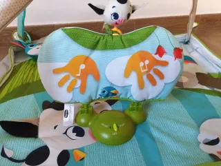 Gimnasio bebé con arco y juguetes