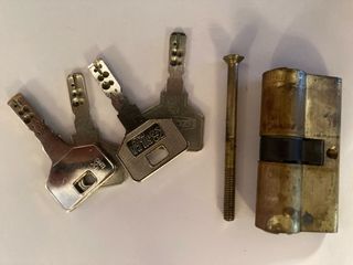 Bombín de seguridad con 4 llaves