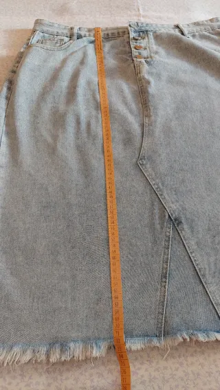 Falda vaquera con botones