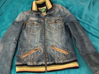 Cazadora tejana mujer Bershka talla M.