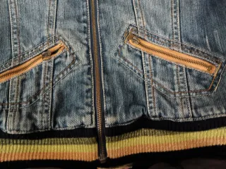 Cazadora tejana mujer Bershka talla M.