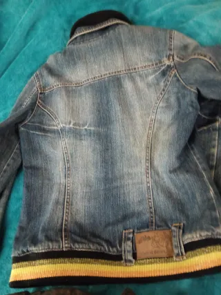 Cazadora tejana mujer Bershka talla M.