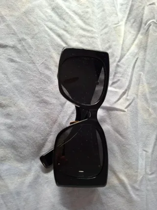 Gafas Yves Saint Laurent negras y doradas