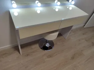 Tocador Vicco con espejo y luces