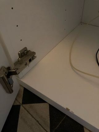 Armario IKEA blanco con puerta