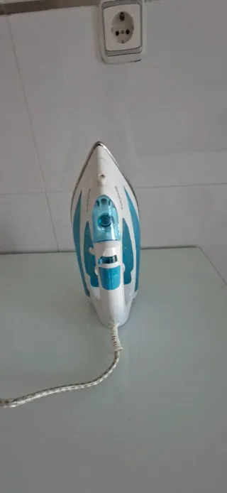 Plancha de vapor Taurus, modelo Aral 2200W