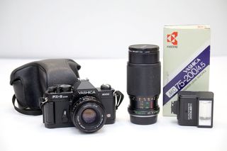 Yashica FX-3 Super 2000 con obiettivo e flash