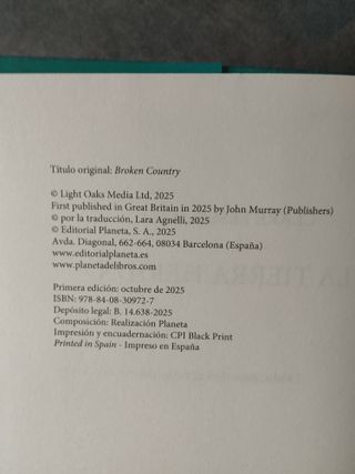 La tierra herida: La historia de amor más adict...