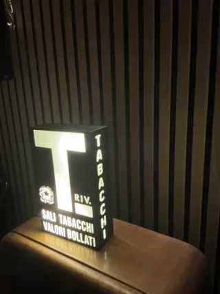 Tabaccheria Riv. T Lightbox