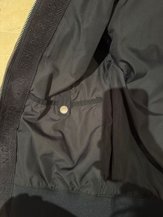 Cazadora acolchada azul marino