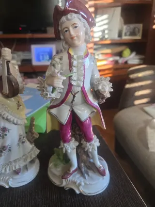 Figuras de cerámica estilo antiguo