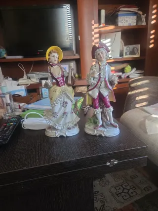 Figuras de cerámica estilo antiguo