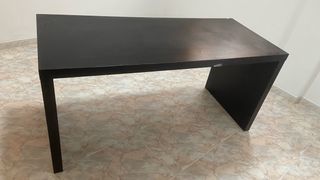 Mesa de madera negra