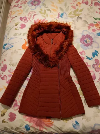 Guess plumífero capucha pelo sintético