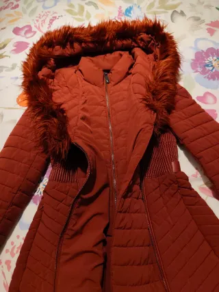 Guess plumífero capucha pelo sintético