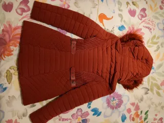 Guess plumífero capucha pelo sintético