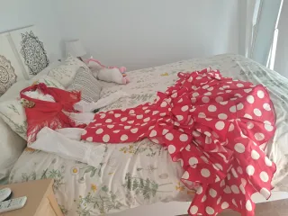 Traje de flamenca rojo y blanco con bolsillo.