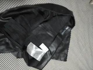 Pantalones cortos efecto piel negros