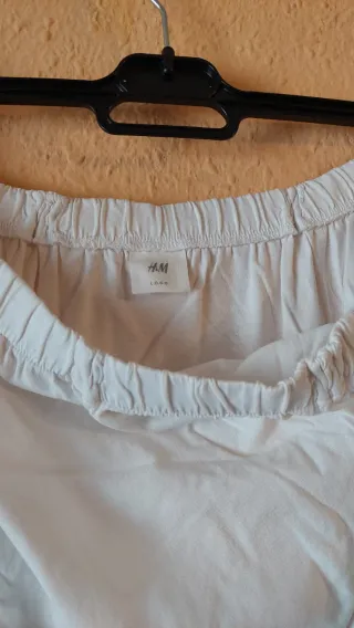 Camiseta blanca hombros descubiertos