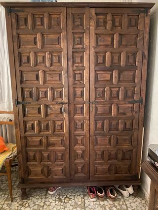 Armadi in legno massello castigliano