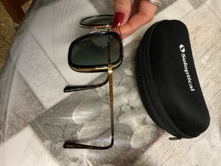 Gafas de sol Soloptical negras y doradas